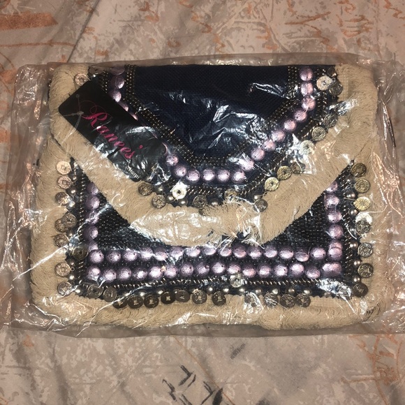 Cute cross over bag! - Picture 1 of 5